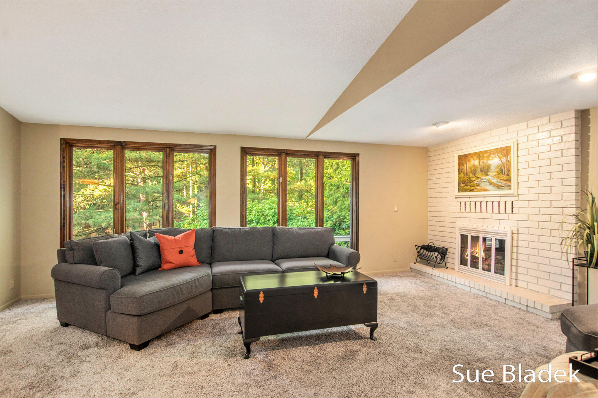 7135 Lakeshore Drive