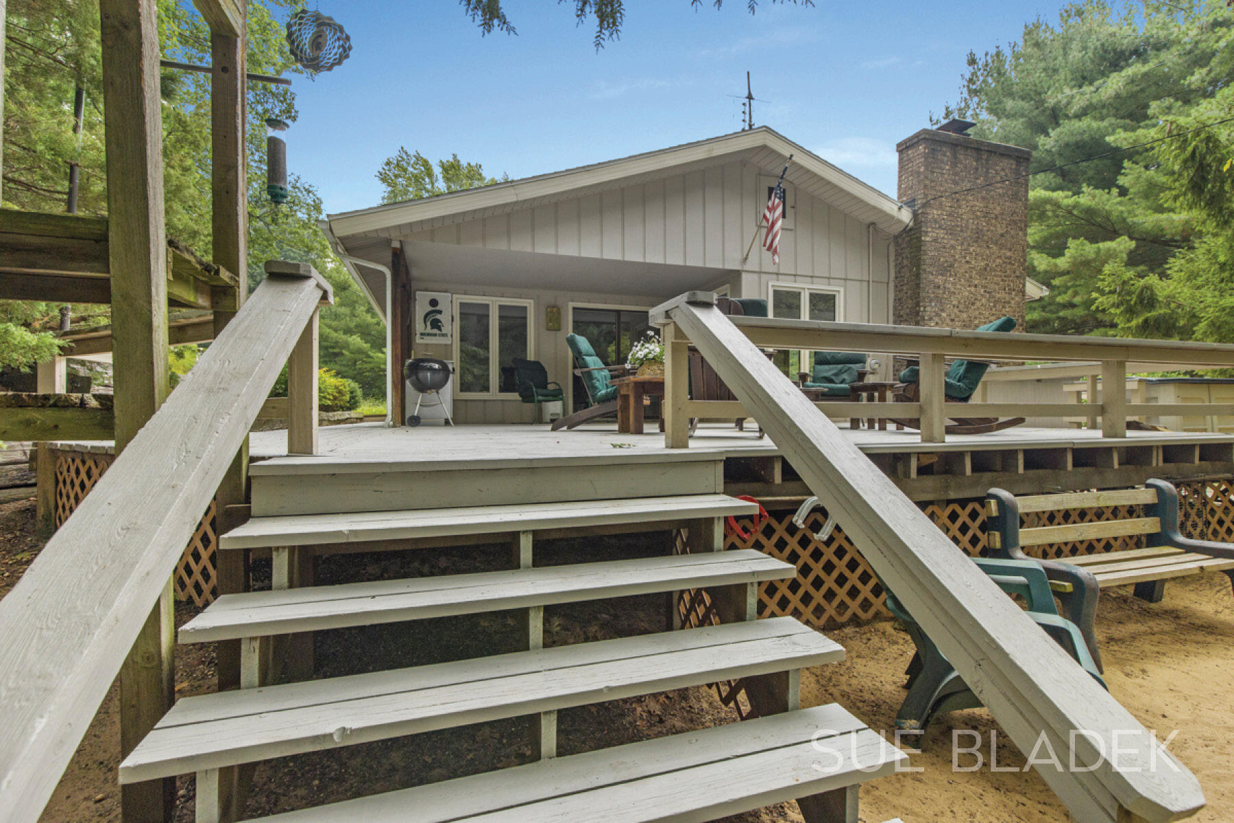 7135 Lakeshore Drive