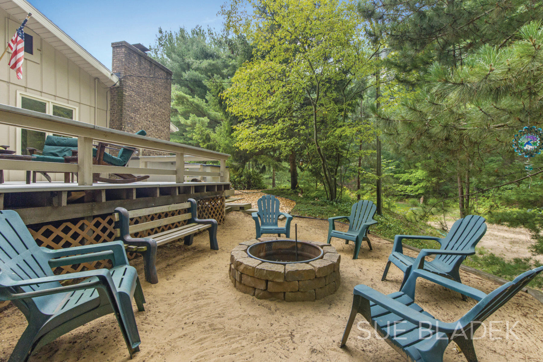 7135 Lakeshore Drive