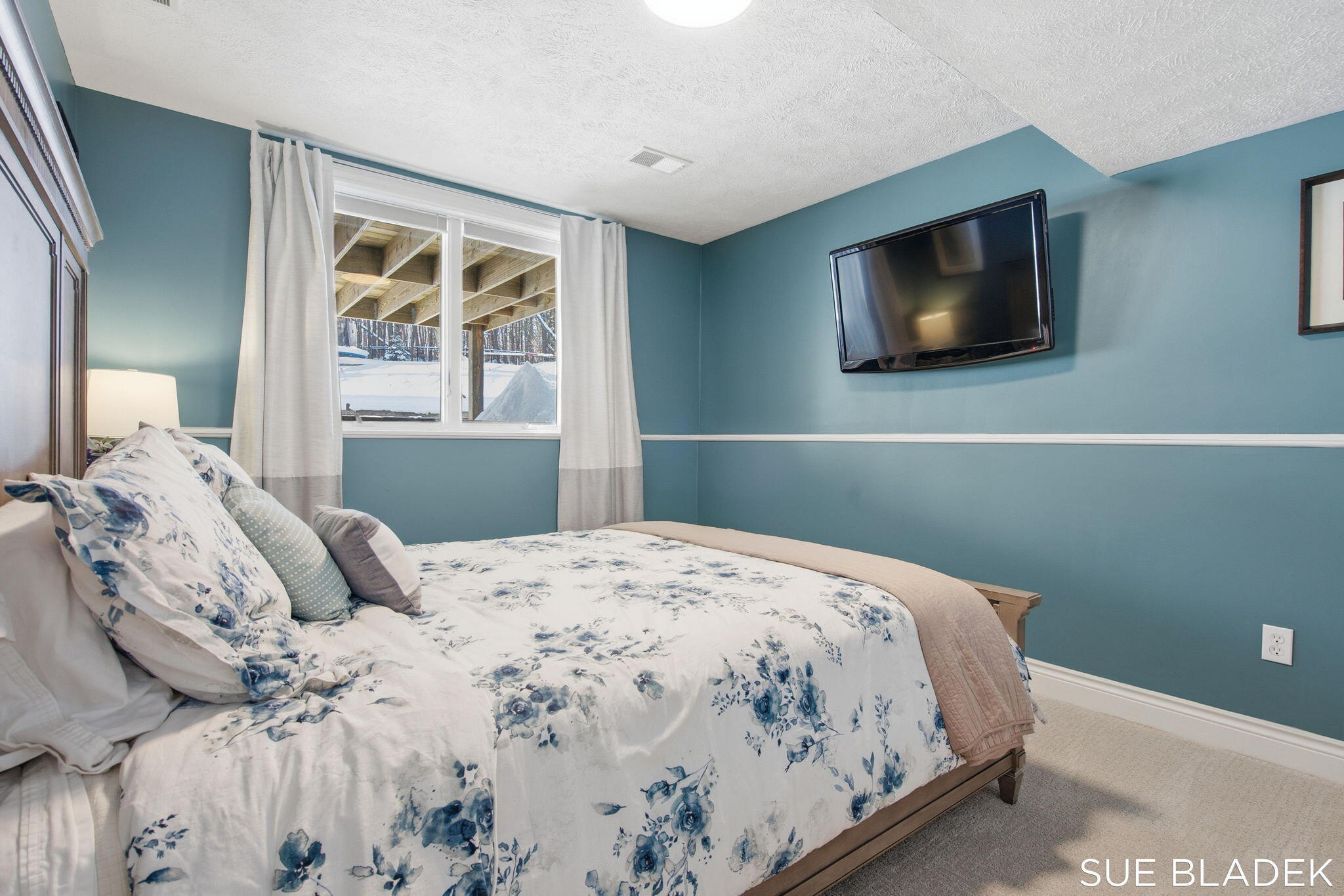 6380 Hidden Pond Drive