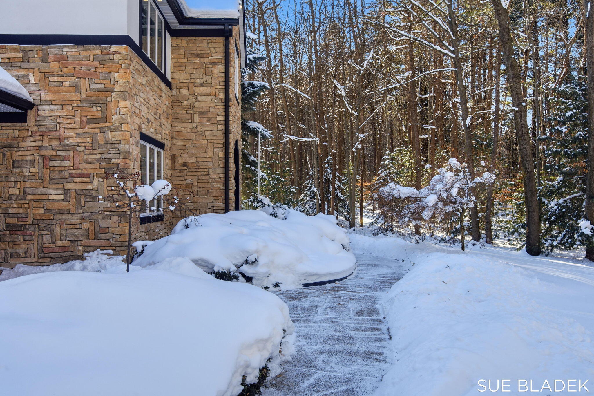 6380 Hidden Pond Drive