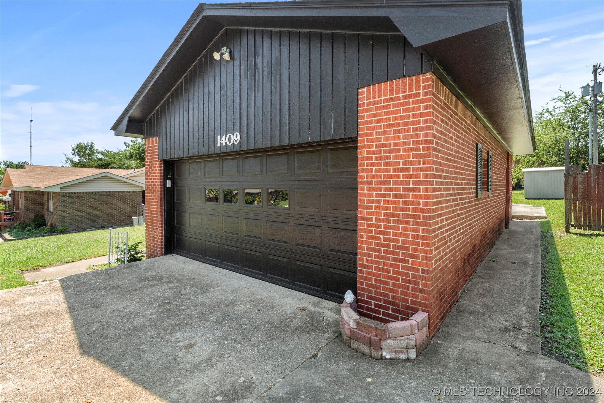1409 E 4th Street