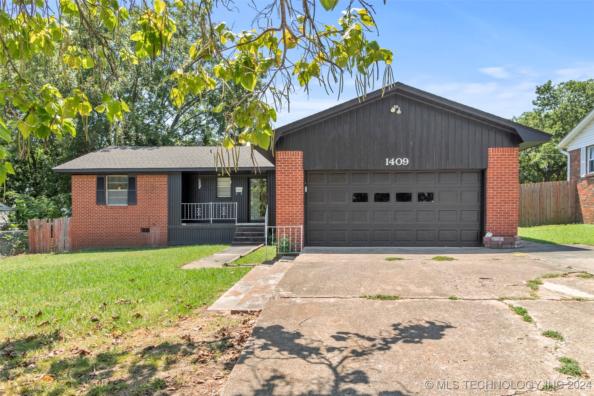 1409 E 4th Street