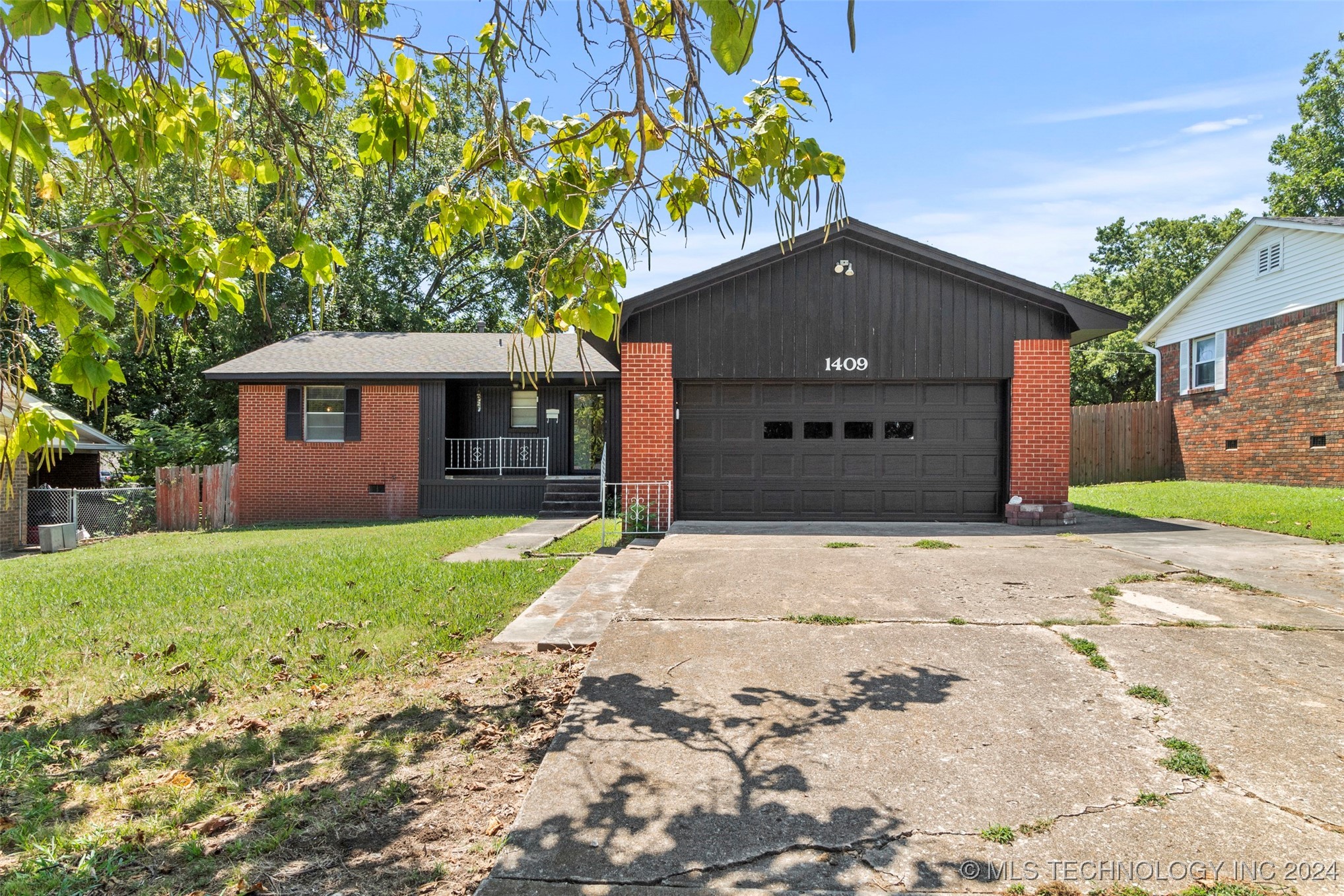 1409 E 4th Street