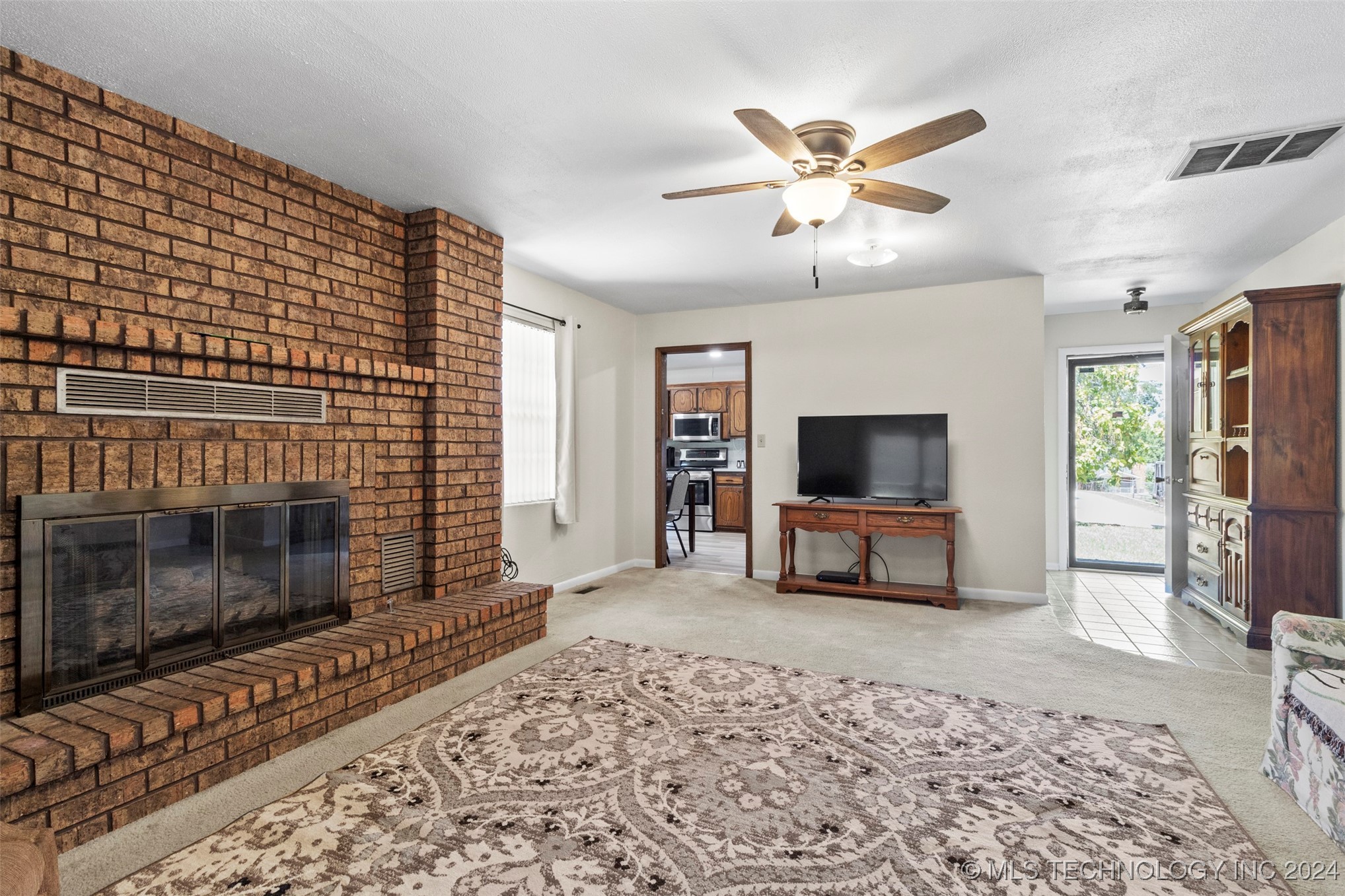 1409 E 4th Street