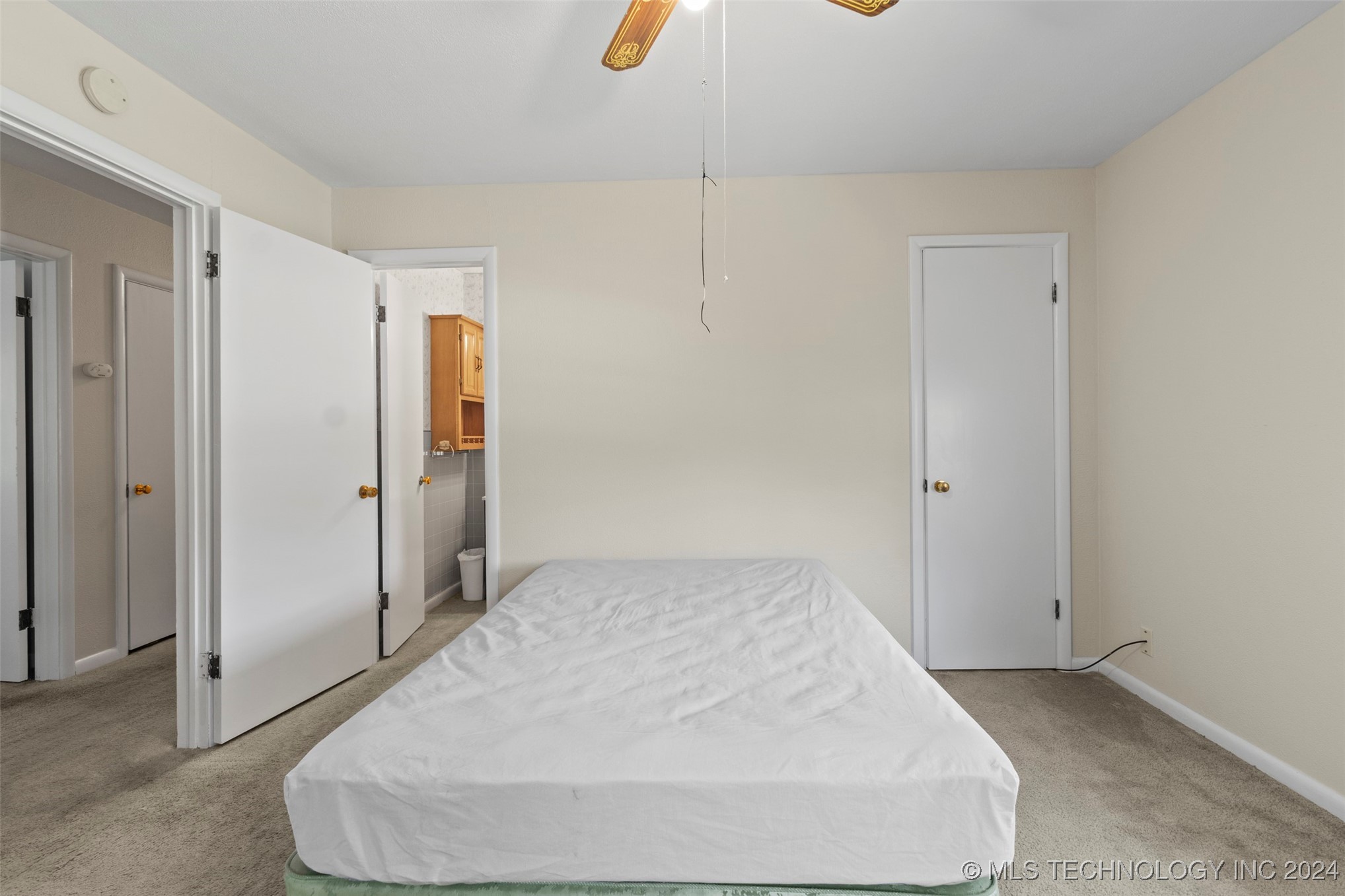 1409 E 4th Street