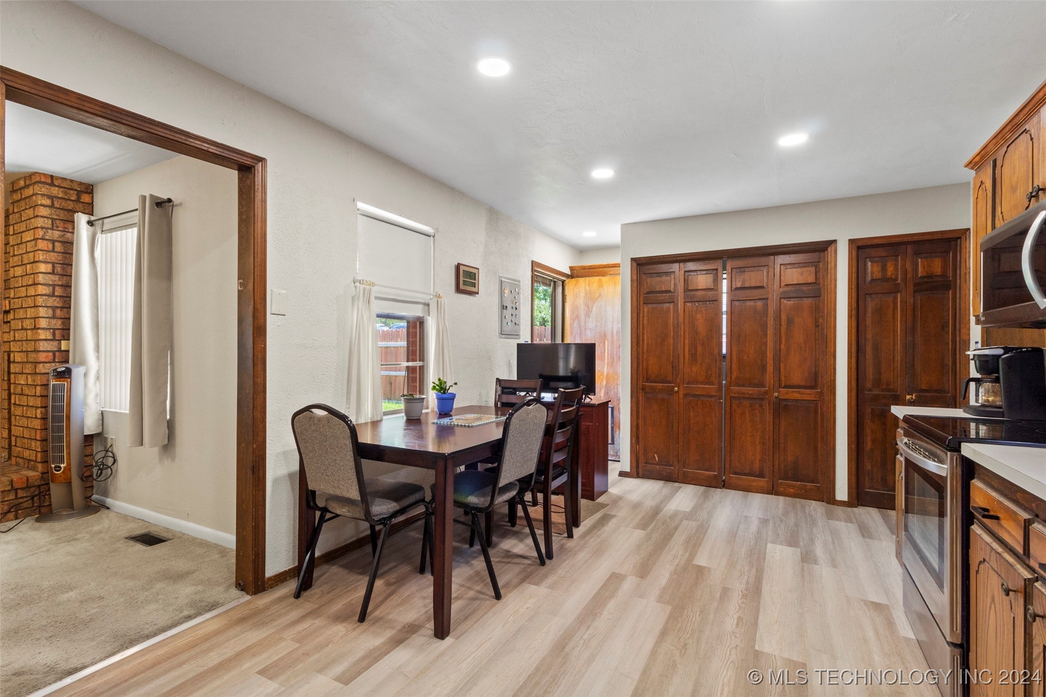1409 E 4th Street