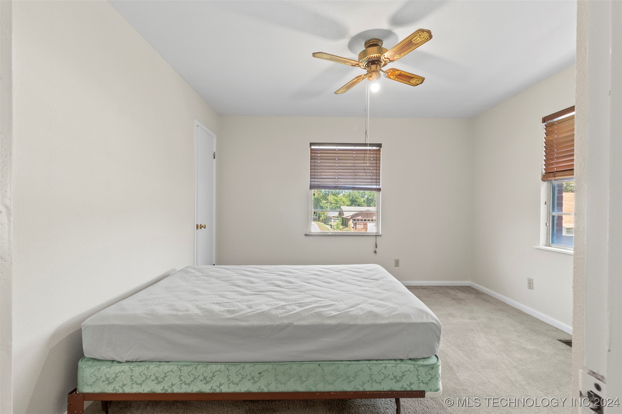 1409 E 4th Street