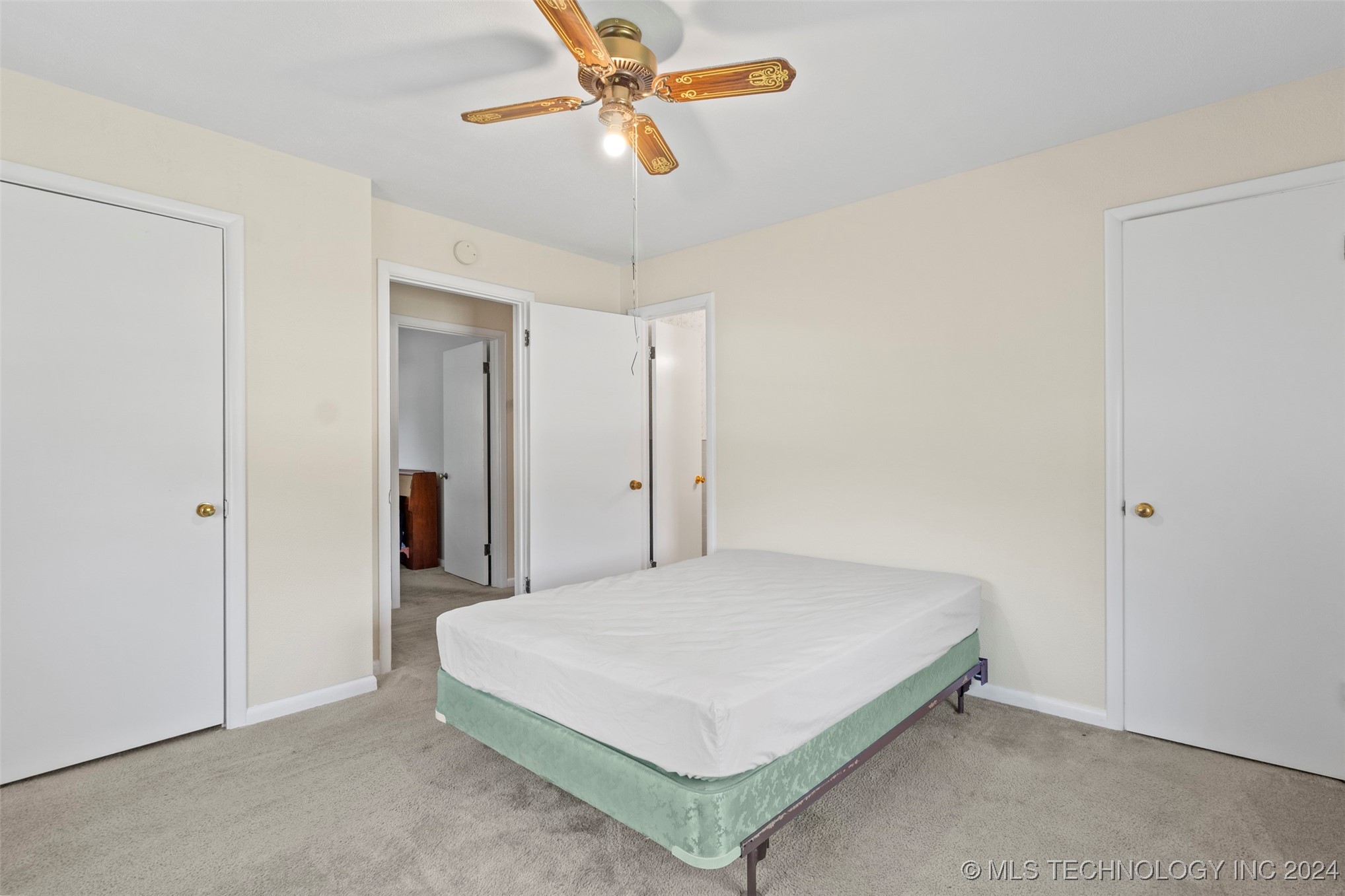 1409 E 4th Street