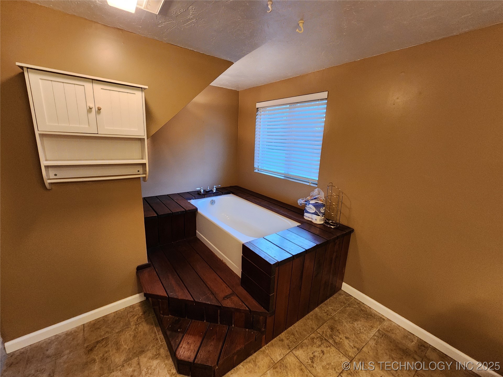 14360 County Road 3505 Loop