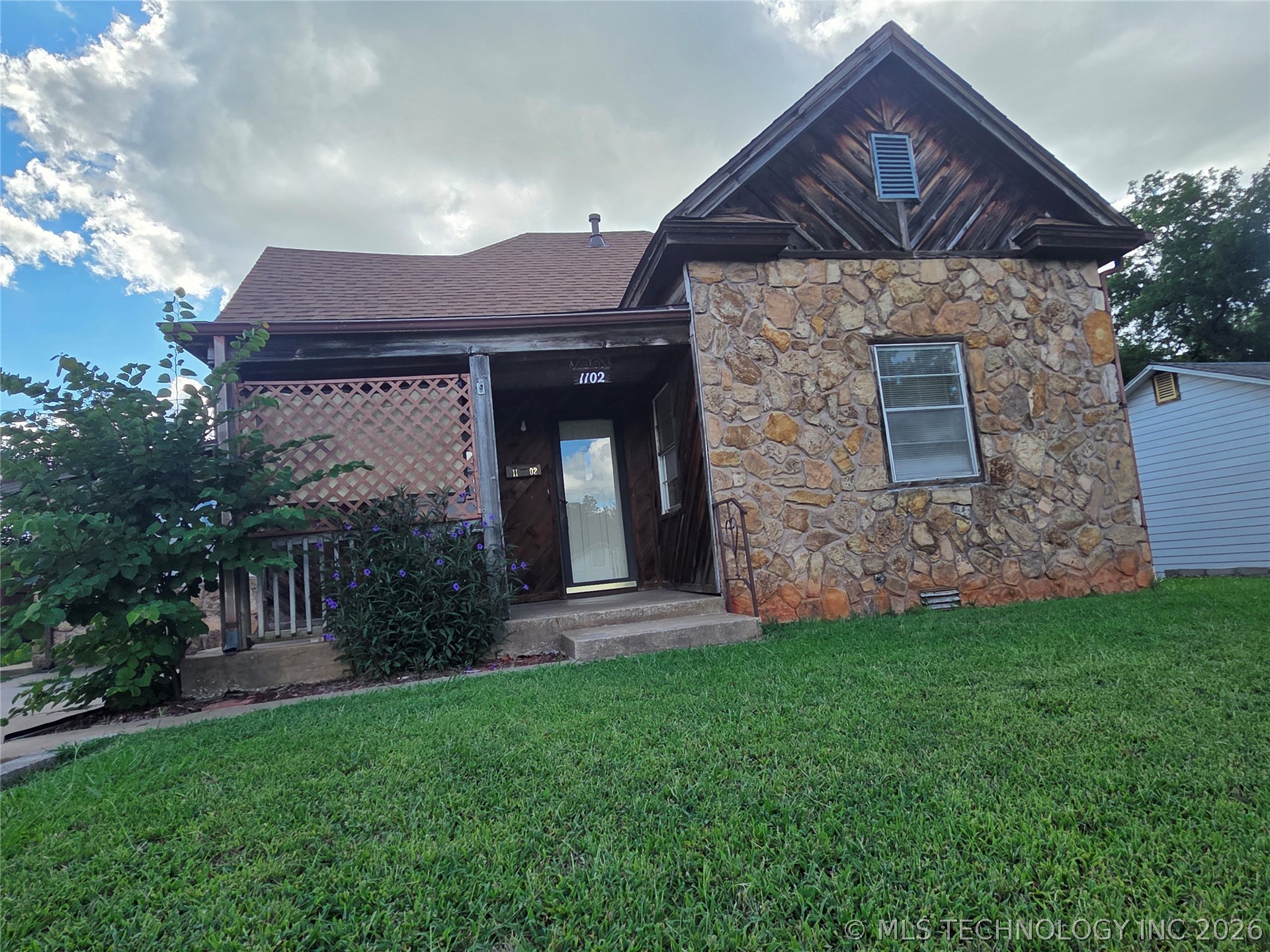 1102 N Park