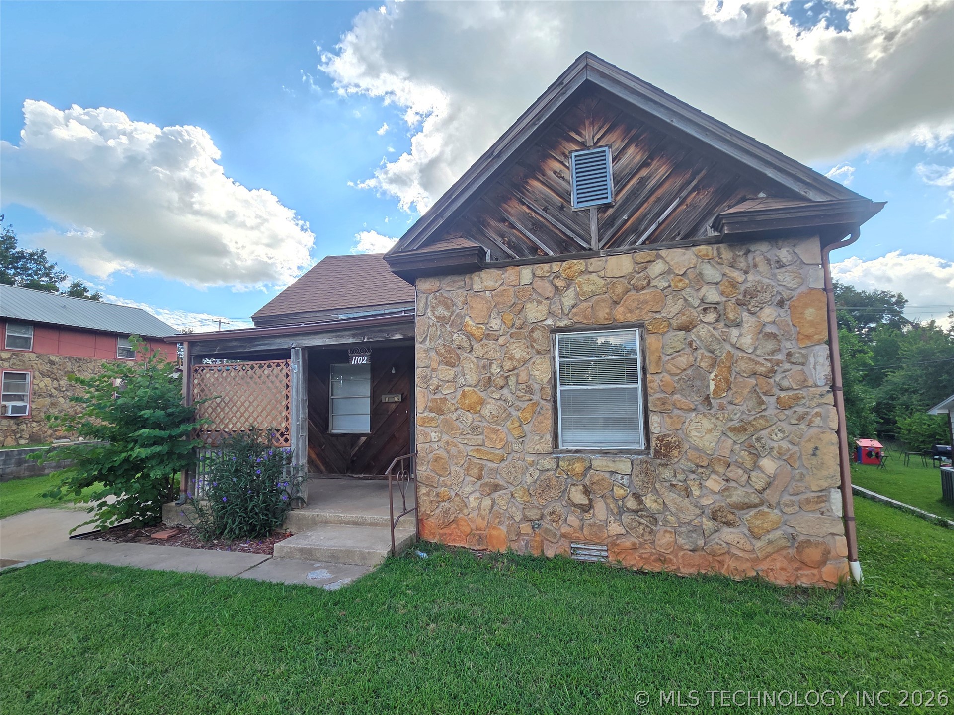 1102 N Park