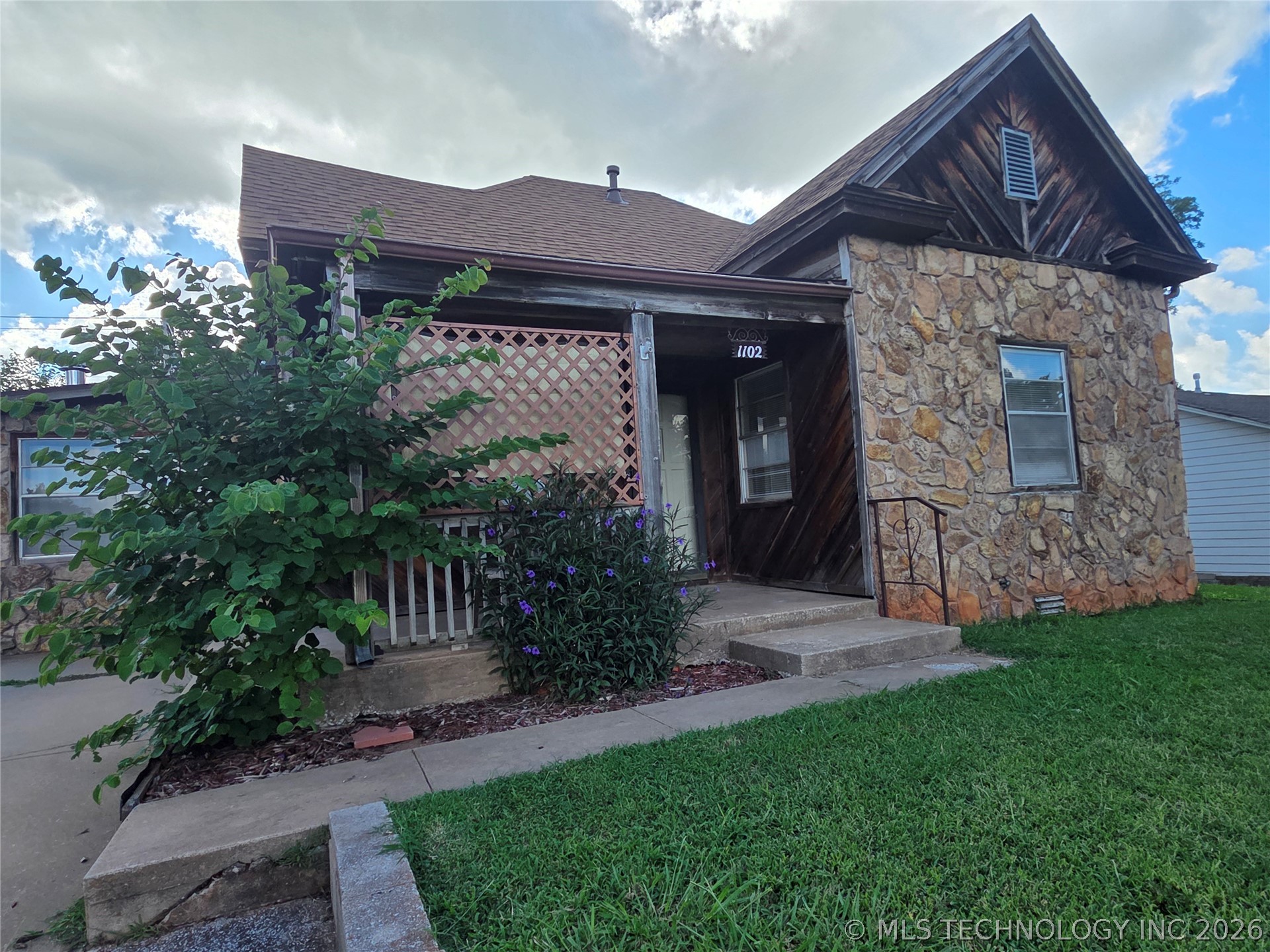 1102 N Park