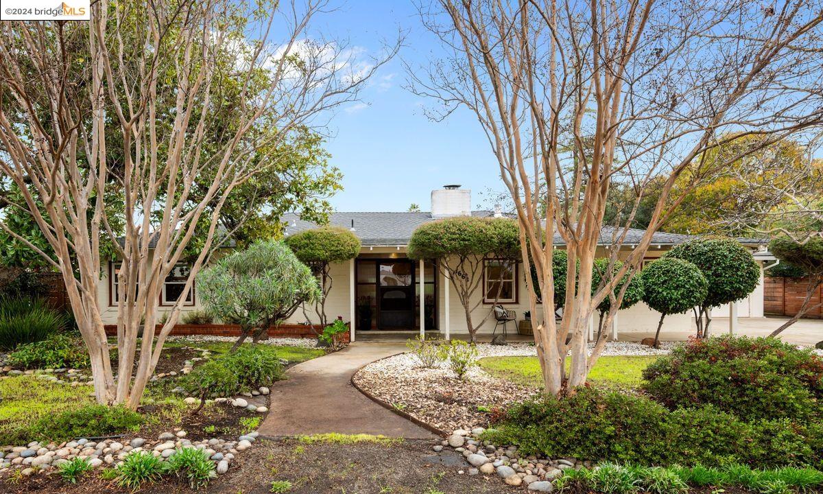 1668 Liana Ln