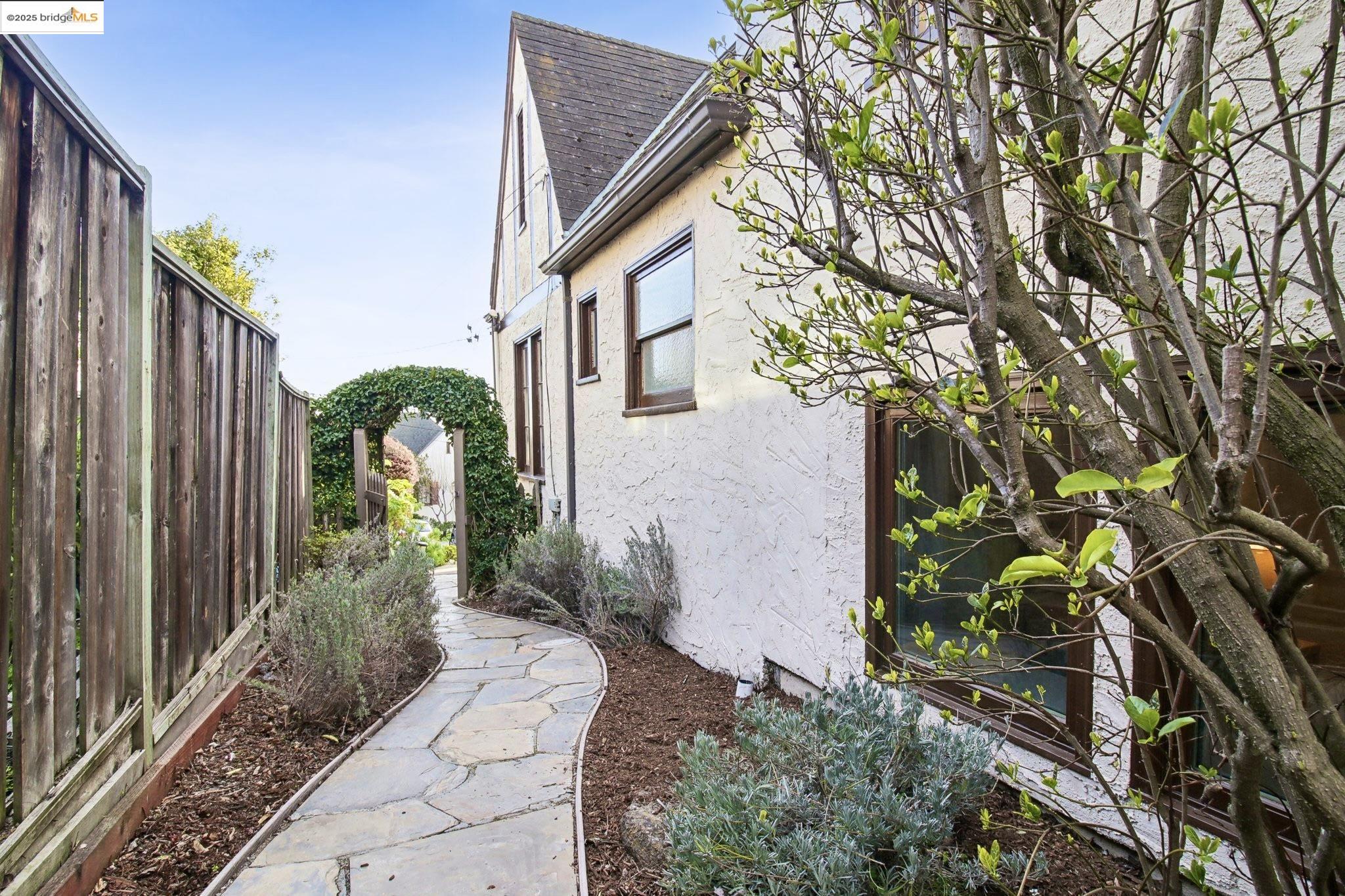 1875 San Antonio Ave.