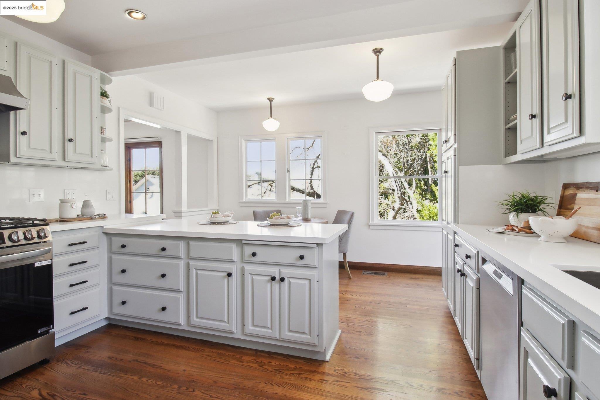 1875 San Antonio Ave.