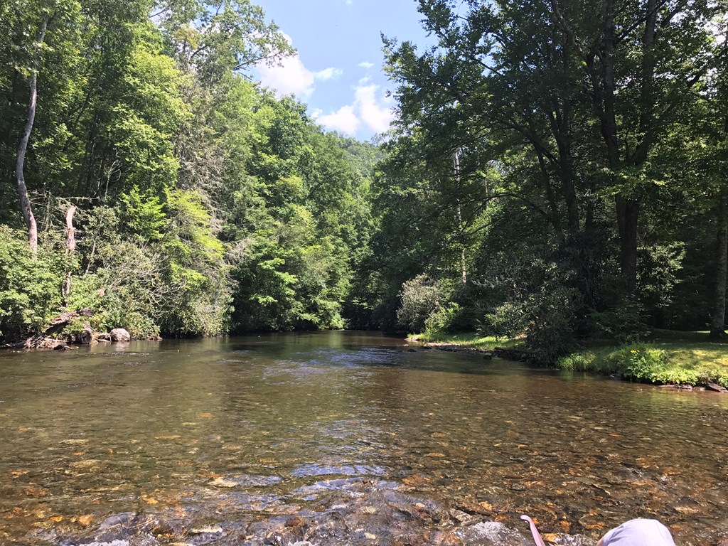 47 Thunderstruck Ln.