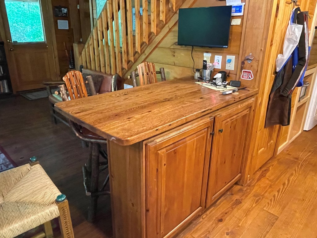 47 Thunderstruck Ln.