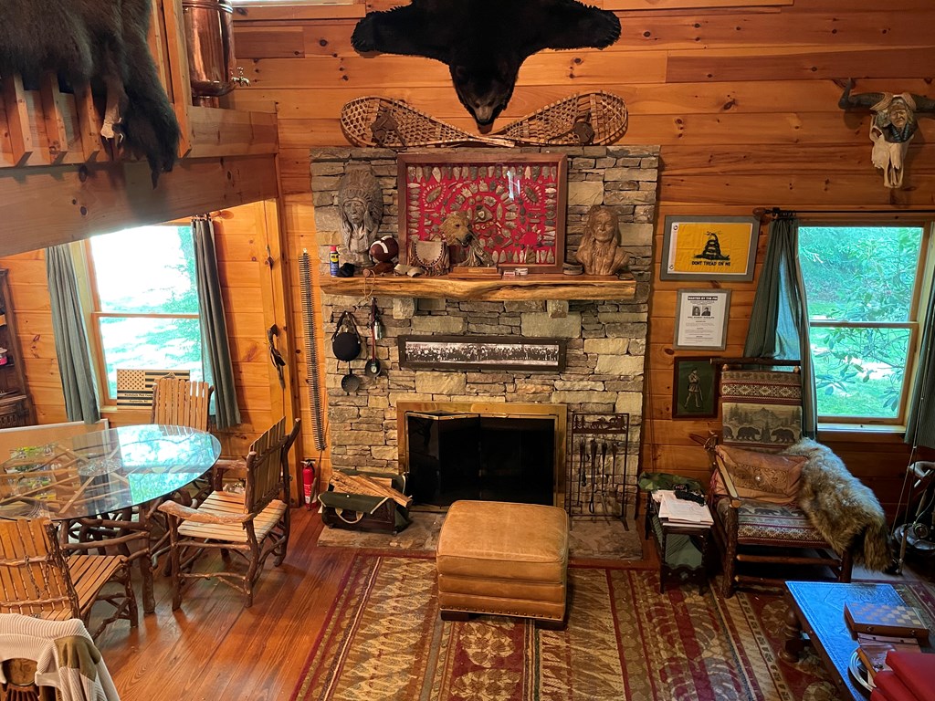 47 Thunderstruck Ln.