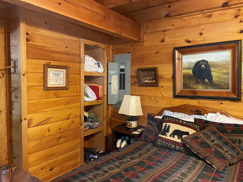 47 Thunderstruck Ln.