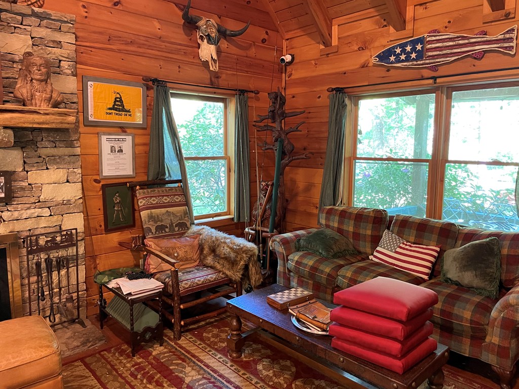 47 Thunderstruck Ln.