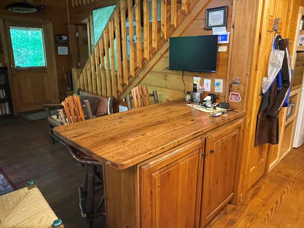 47 Thunderstruck Ln.