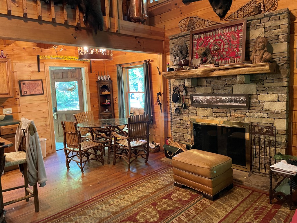 47 Thunderstruck Ln.