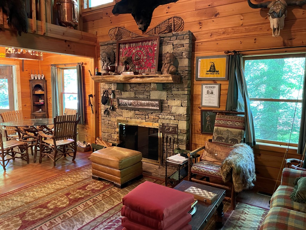 47 Thunderstruck Ln.