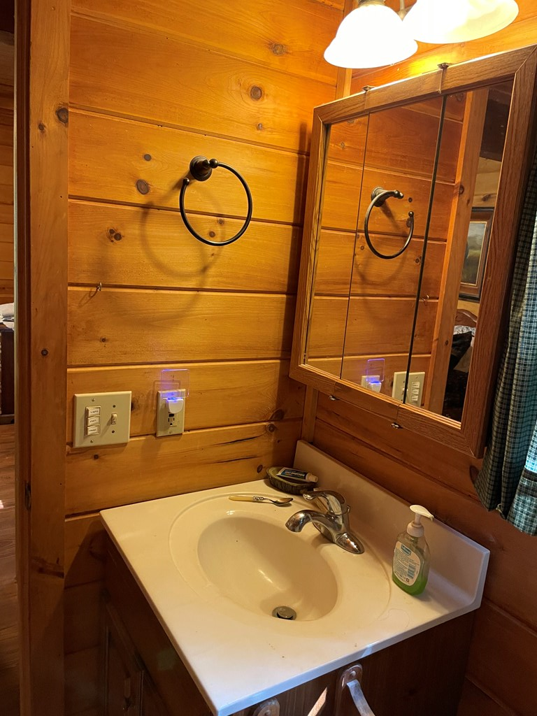 47 Thunderstruck Ln.