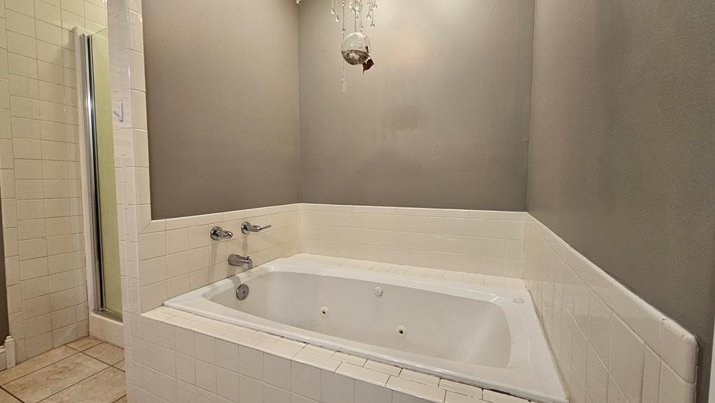 100 Hi Lo Hills Drive