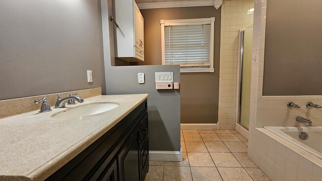 100 Hi Lo Hills Drive