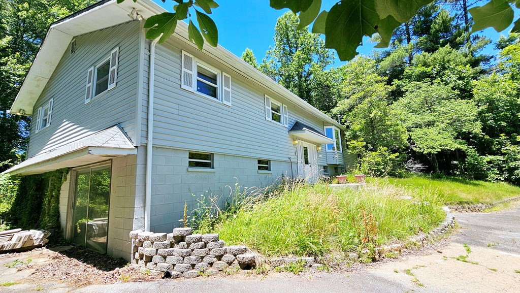 100 Hi Lo Hills Drive