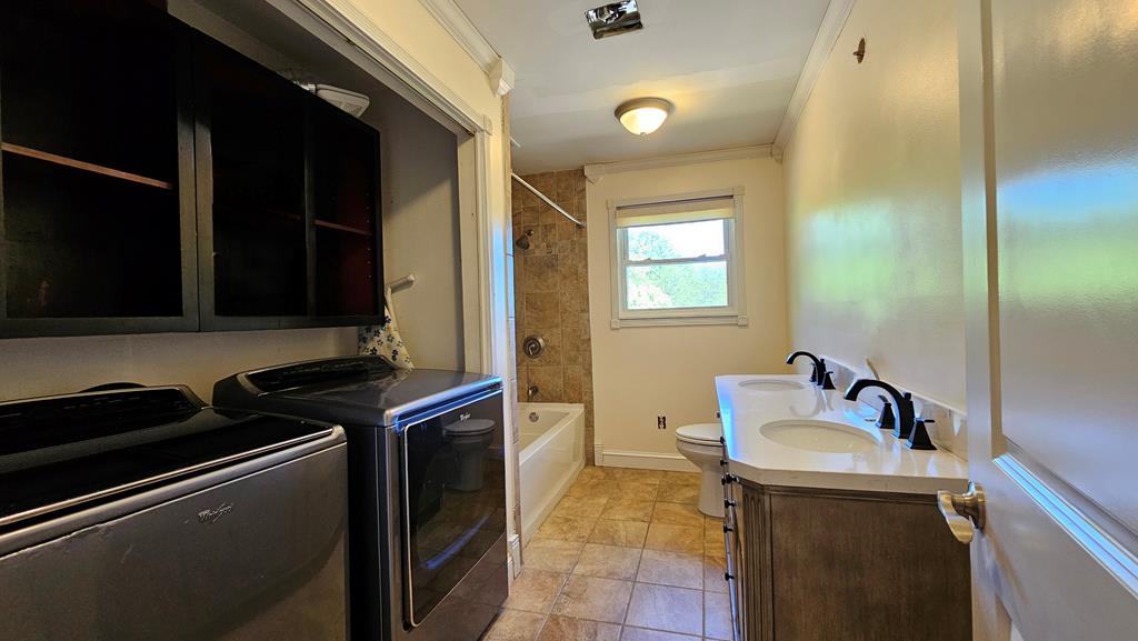 100 Hi Lo Hills Drive