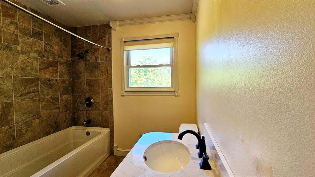 100 Hi Lo Hills Drive