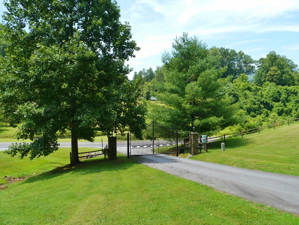 300 Sequoyah View Trail