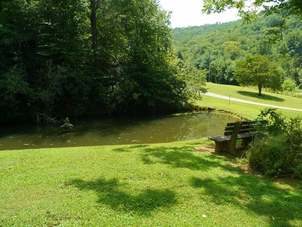 300 Sequoyah View Trail