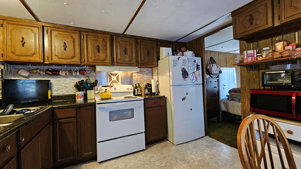 107&123 Frontier Lane