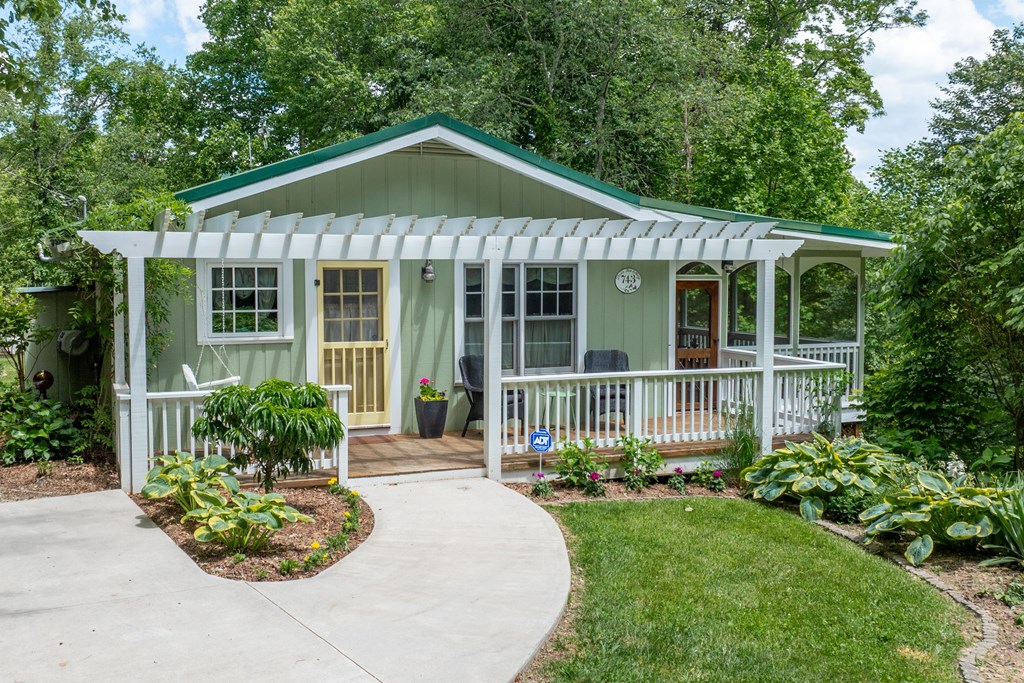 743 Little Hog Back Mountain Lane