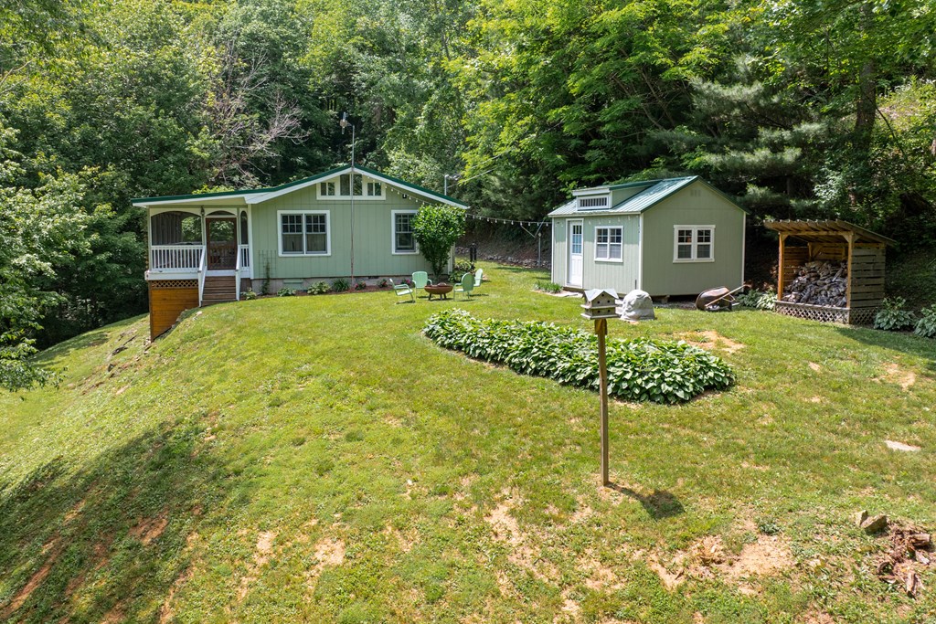 743 Little Hog Back Mountain Lane