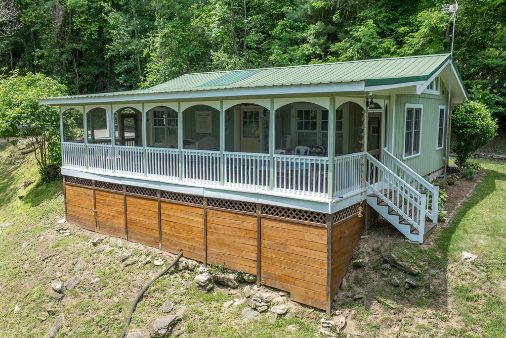 743 Little Hog Back Mountain Lane