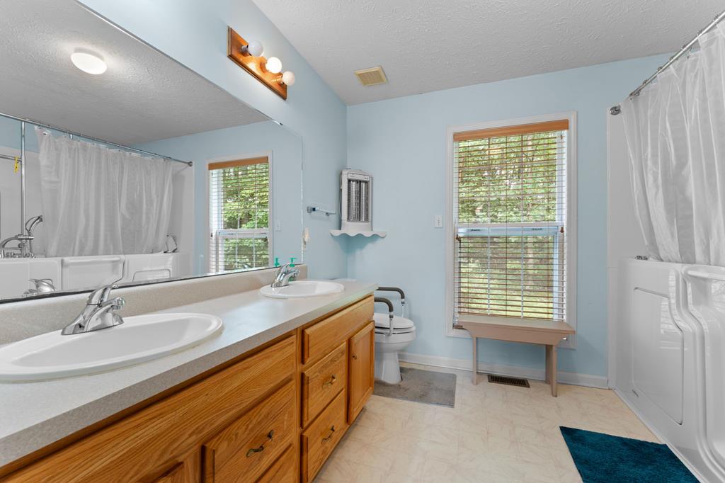 99 Bentwood Dr
