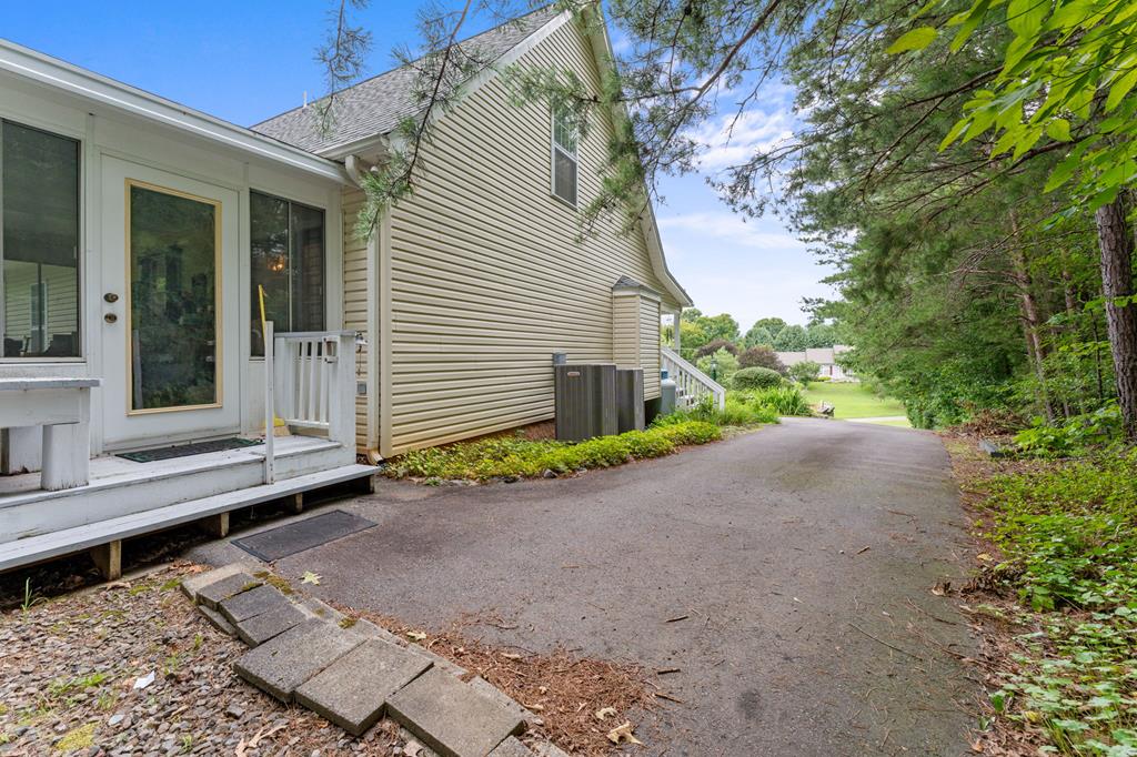 99 Bentwood Dr