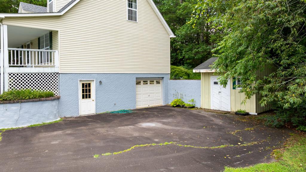 99 Bentwood Dr