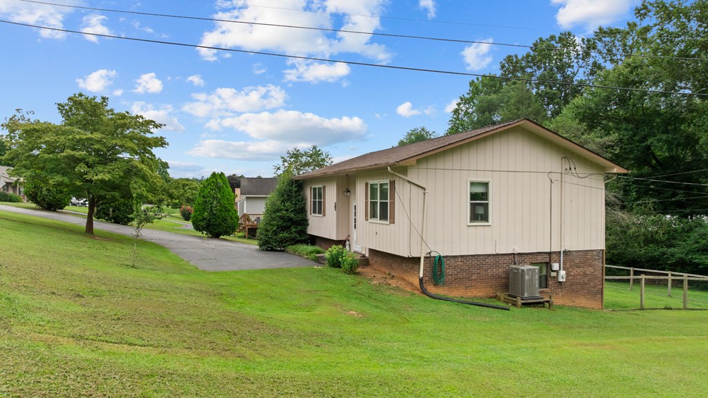 26 Meadowbrook Ct