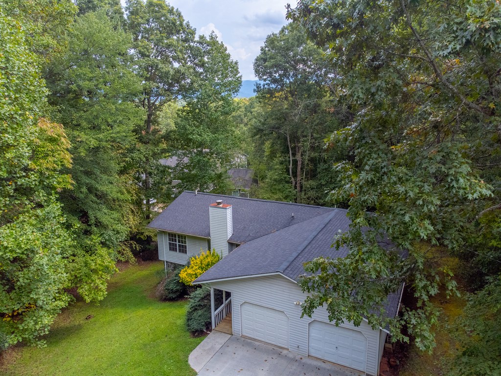 48 Lakeside Cir