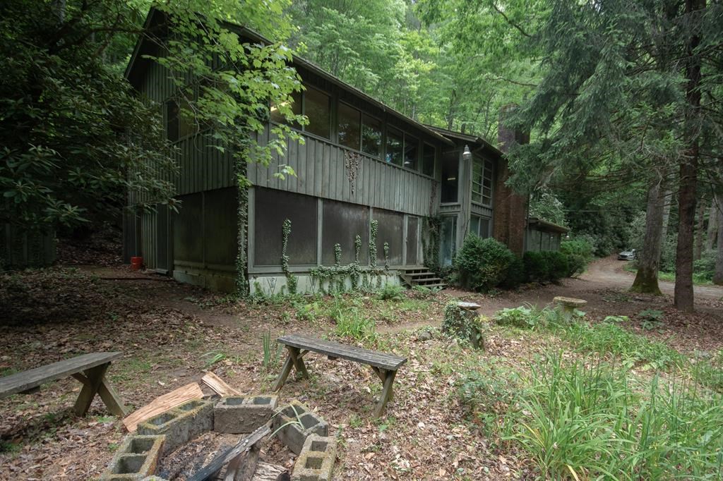 8242 Highlands Road