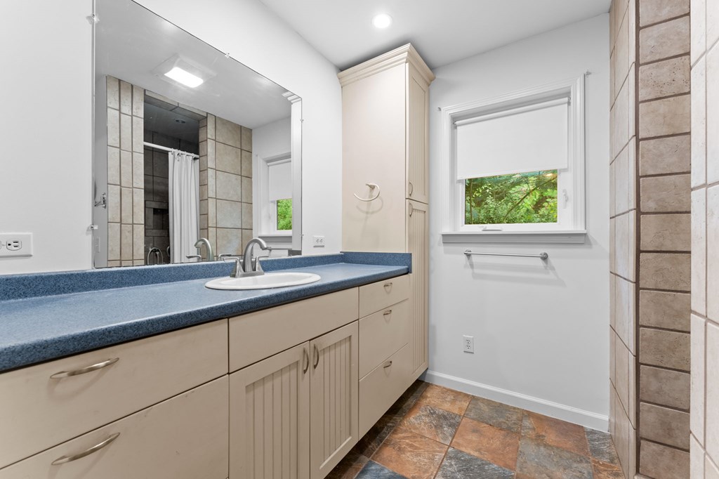 2497 Addington Bridge Rd