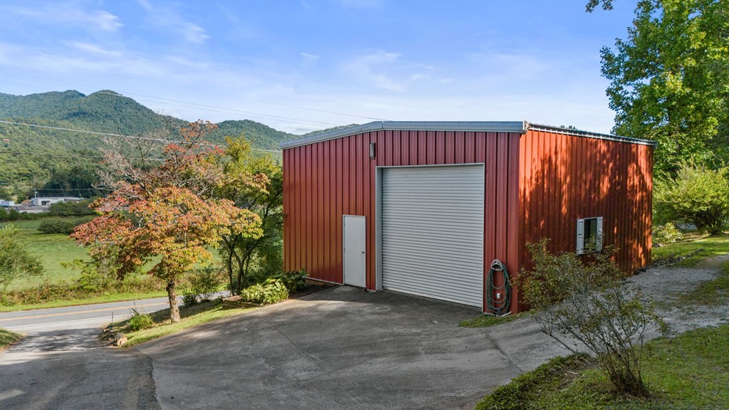 2497 Addington Bridge Rd