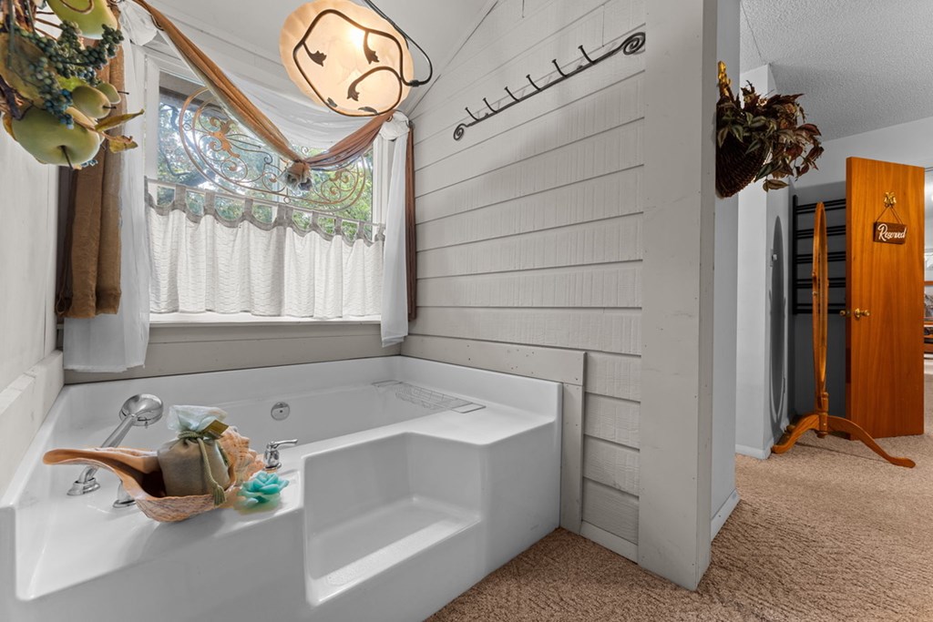 39 Woodcove Dr, Franklin