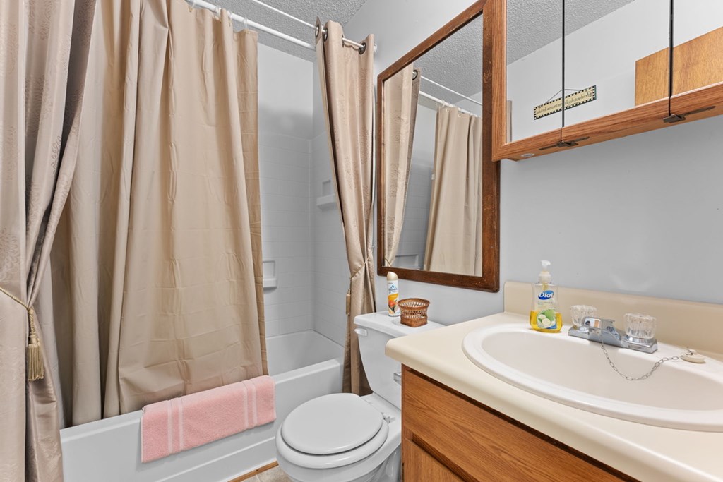 39 Woodcove Dr, Franklin